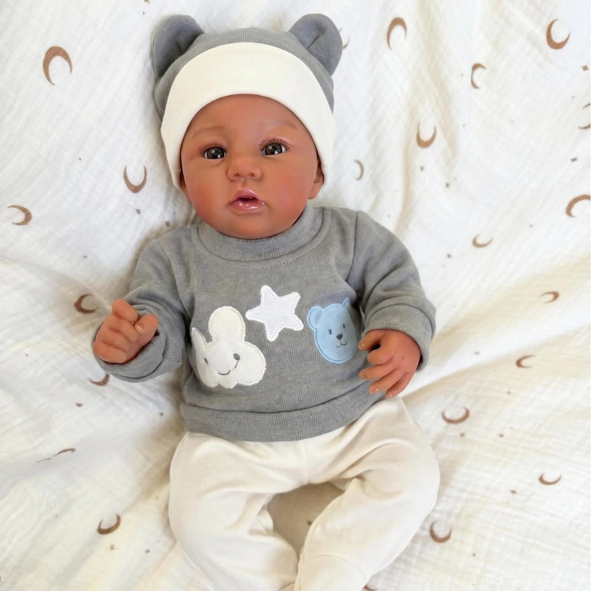 Muñeca Reborn realista de 19 pulgadas, Abigail, tono de piel oscuro, cuerpo de tela suave, tacto tierno, piel pintada en 3D con venas visibles, muñeca coleccionable