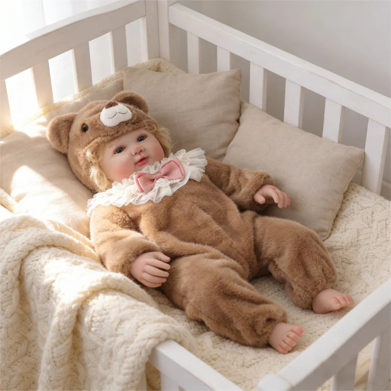 Muñeca bebé de vinilo realista de 28 pulgadas/70 cm con traje de oso de peluche marrón – Coleccionable pintado a mano con ojos acrílicos azules