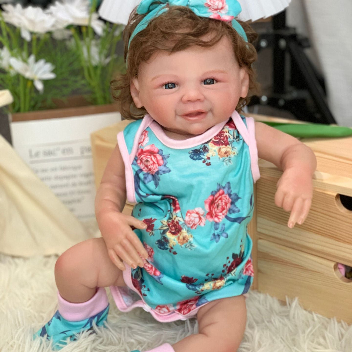 Muñeca Reborn de 18 pulgadas con cuerpo de tela, disponibles en diferentes tipos y estilos. Regalo coleccionable para festividades o cumpleaños.