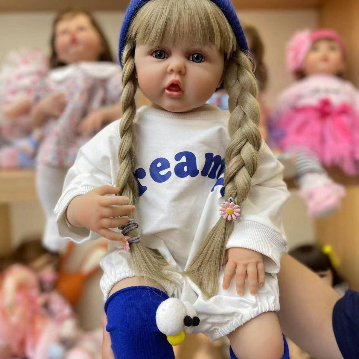 Muñeca Reborn realista de 24 pulgadas con ojos grandes y cuerpo de tela, regalo de vacaciones para niñas y coleccionistas