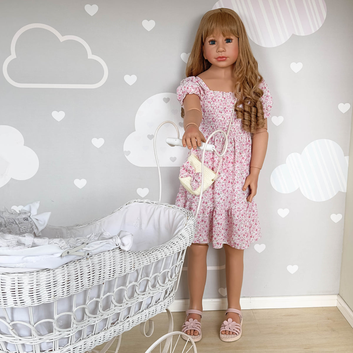 Muñecas Reborn de pie de 47 pulgadas para niños pequeños con cuerpo completo de vinilo, juguete de compañía adecuado para todo tipo de ocasiones, regalos navideños y exhibición en el hogar