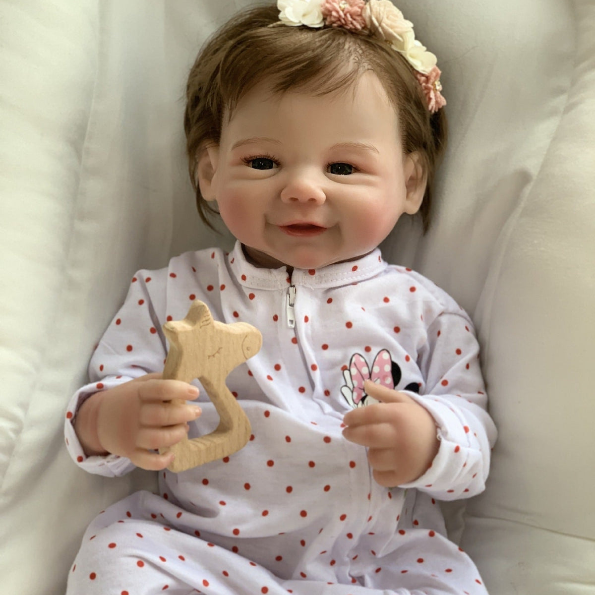 Muñeca Reborn de 18 pulgadas con cuerpo de tela, disponibles en diferentes tipos y estilos. Regalo coleccionable para festividades o cumpleaños.