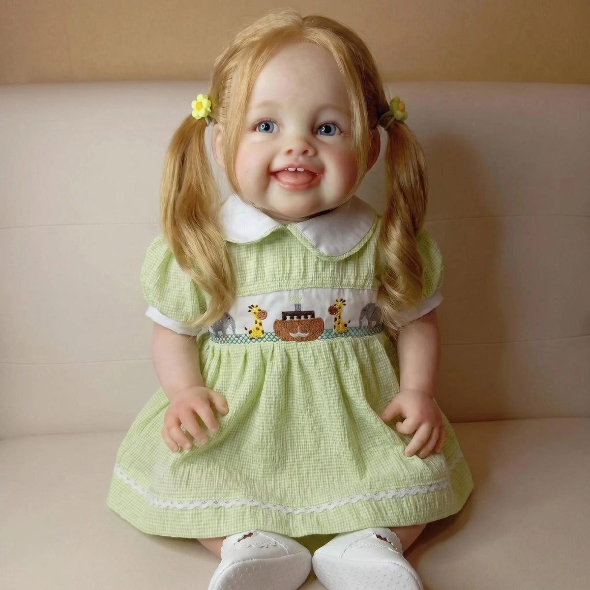 Muñeca Reborn alegre de 24 pulgadas con coletas rubias, cuerpo de tela y vestido con estampado animal, muñeca de compañía reconfortante, regalo sorpresa único para fiestas de cumpleaños y festivales occidentales