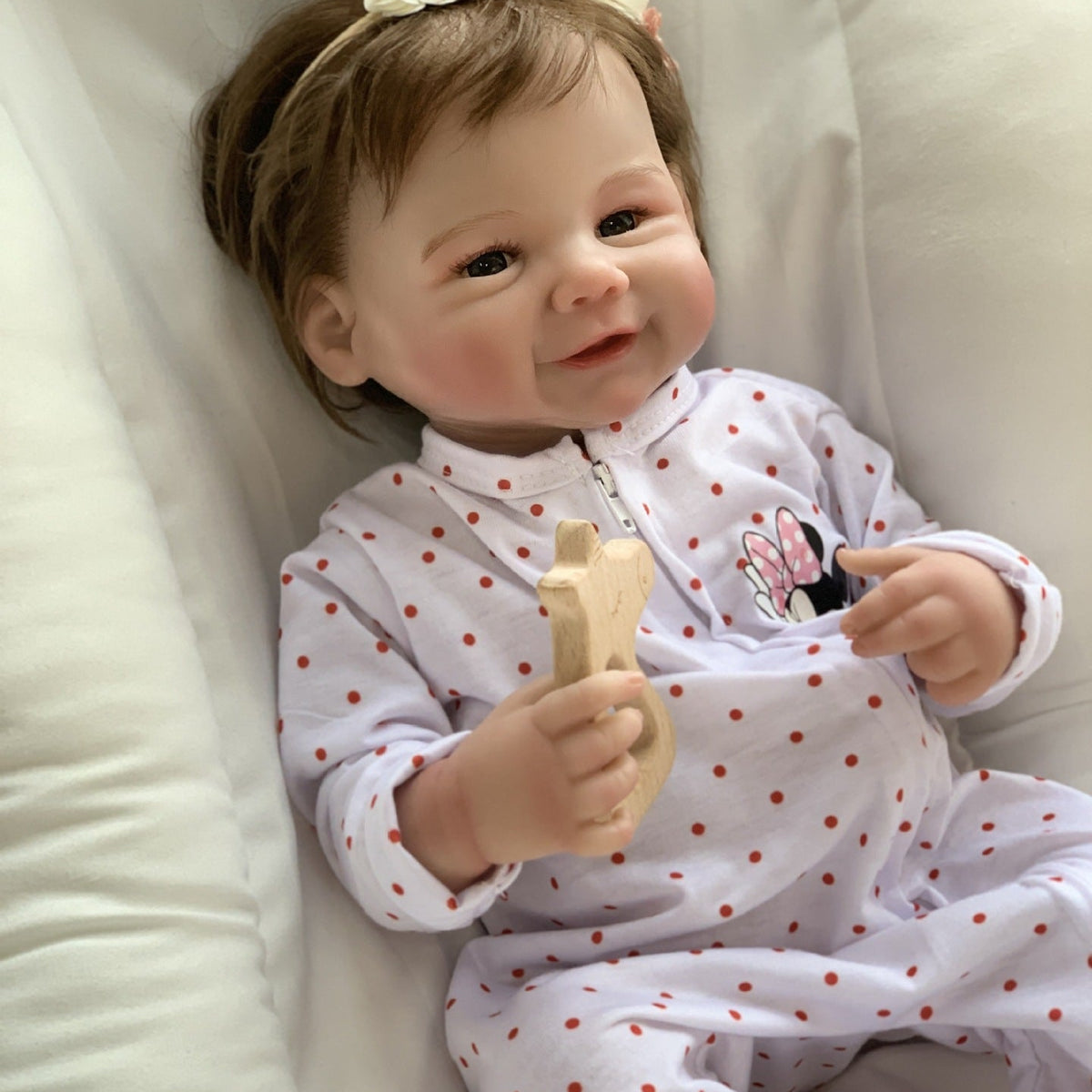 Muñeca Reborn de 18 pulgadas con cuerpo de tela, disponibles en diferentes tipos y estilos. Regalo coleccionable para festividades o cumpleaños.