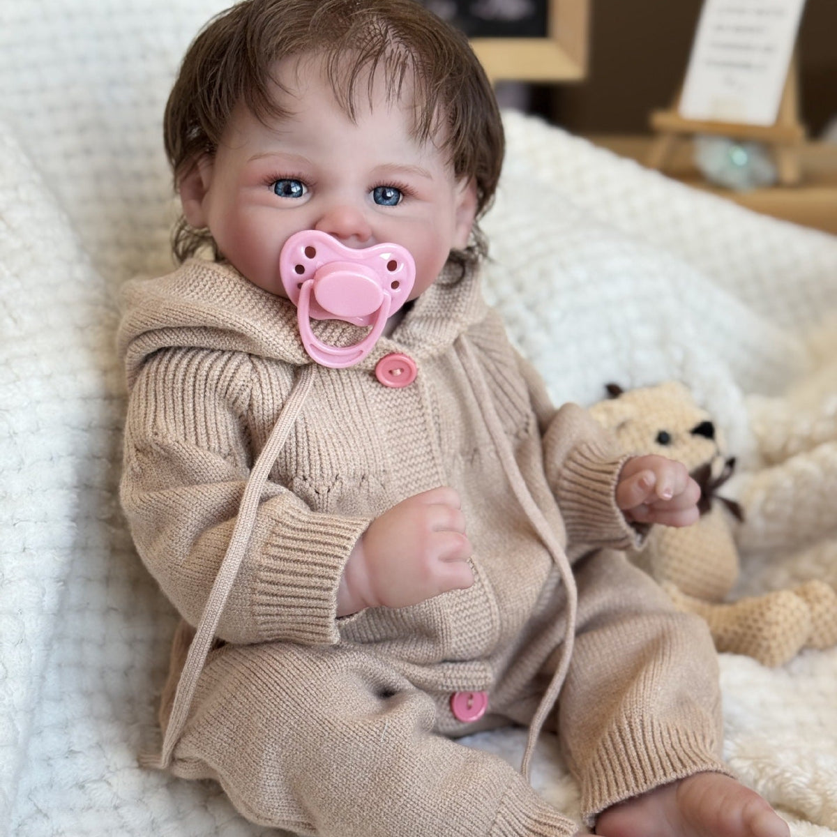 Muñeca Reborn de 18 pulgadas con cuerpo de tela, disponibles en diferentes tipos y estilos. Regalo coleccionable para festividades o cumpleaños.
