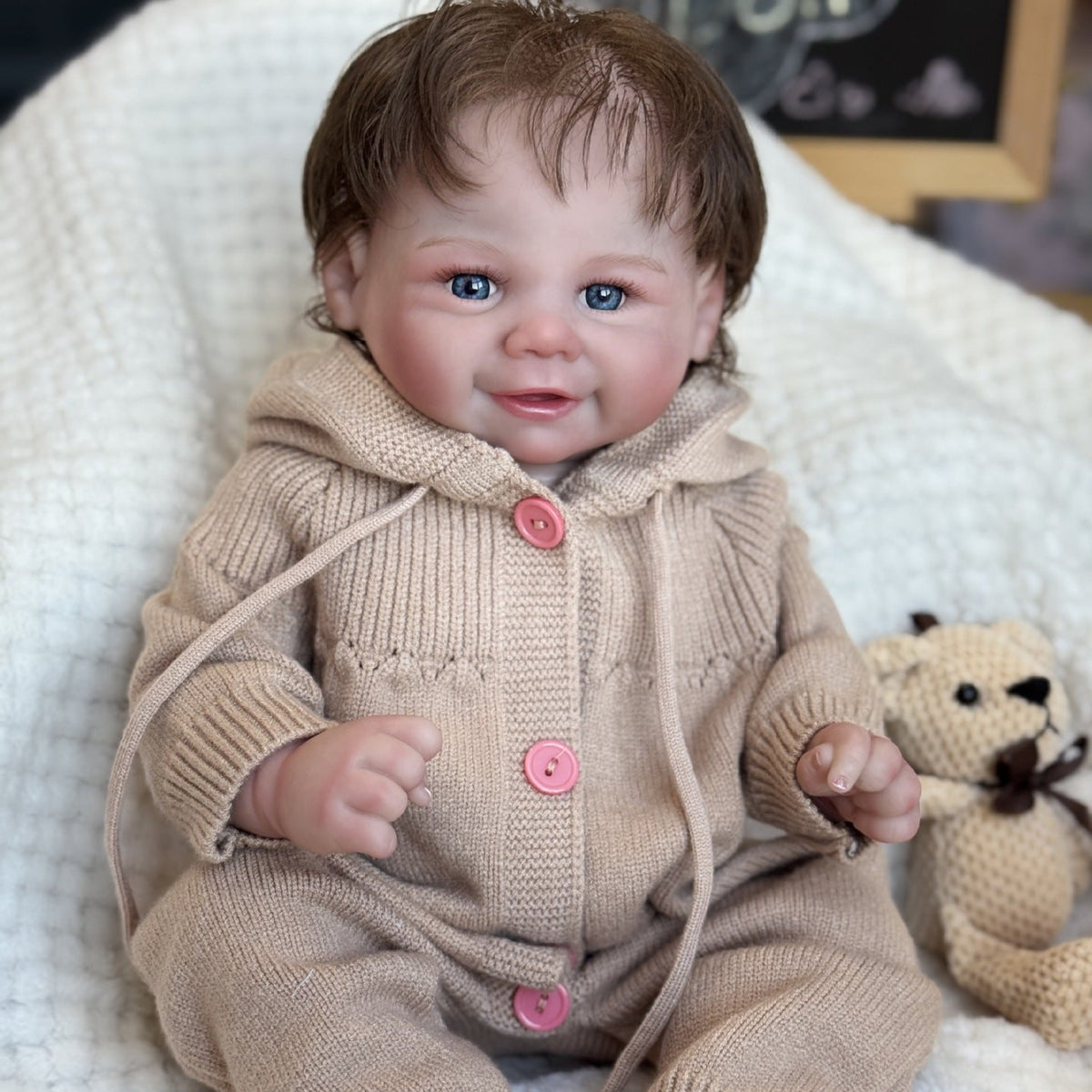 Muñeca Reborn de 18 pulgadas con cuerpo de tela, disponibles en diferentes tipos y estilos. Regalo coleccionable para festividades o cumpleaños.