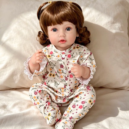 Muñeca bebé Reborn realista, muñeca de vinilo de 20 pulgadas estilo recién nacido con cabello castaño y ojos azules.
