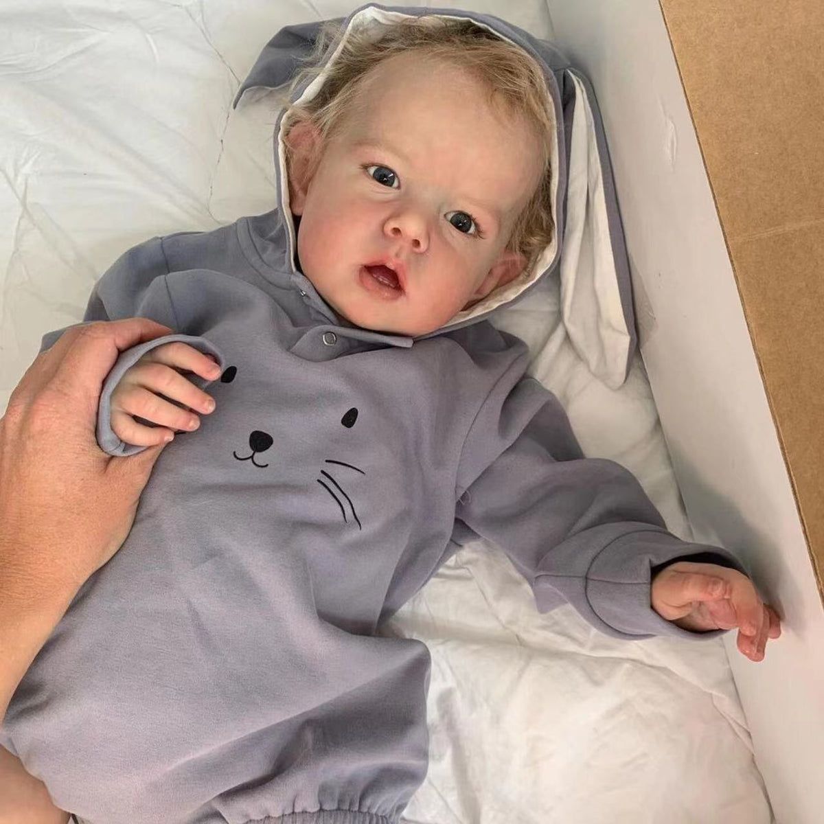 Muñeca Reborn de 22/28 pulgadas con cuerpo de tela, extremidades de vinilo suave, tacto suave y cabello dorado, juguetes para niñas