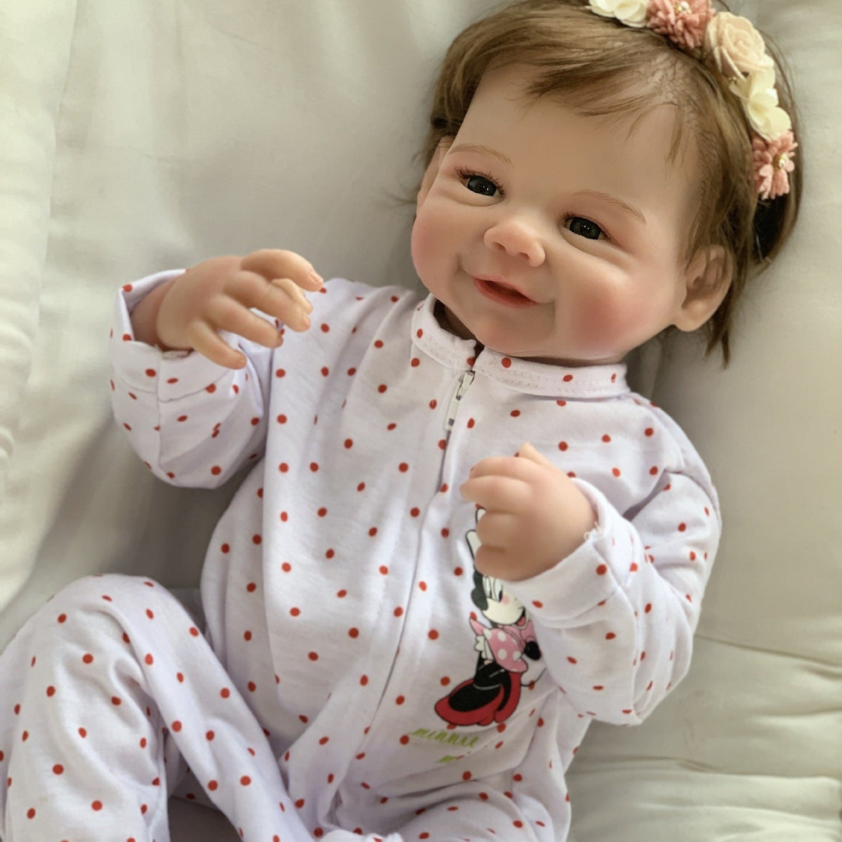 Muñeca Reborn de 18 pulgadas con cuerpo de tela, disponibles en diferentes tipos y estilos. Regalo coleccionable para festividades o cumpleaños.
