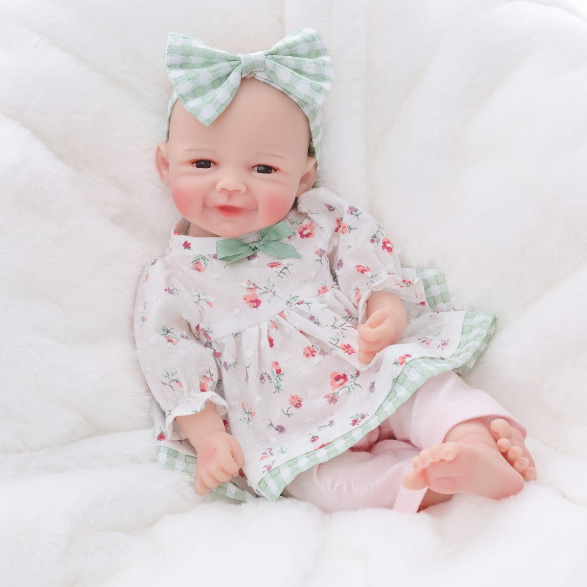 Muñeca reborn de silicona sólida de 12 pulgadas con tacto real, puede estirarse hasta 30 cm, con ojos cerrados y cabeza calva simulando un bebé.