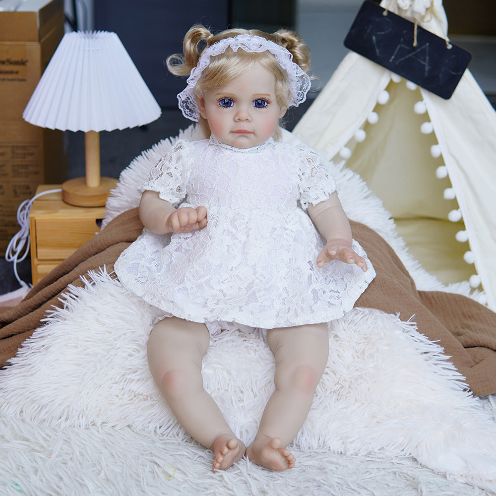 Muñeca Reborn de 22 pulgadas con sensor de sonido, disponible en versiones de cuerpo completo de vinilo y de tela, una compañera de juego ideal para niños y coleccionistas adultos en ocasiones especiales.