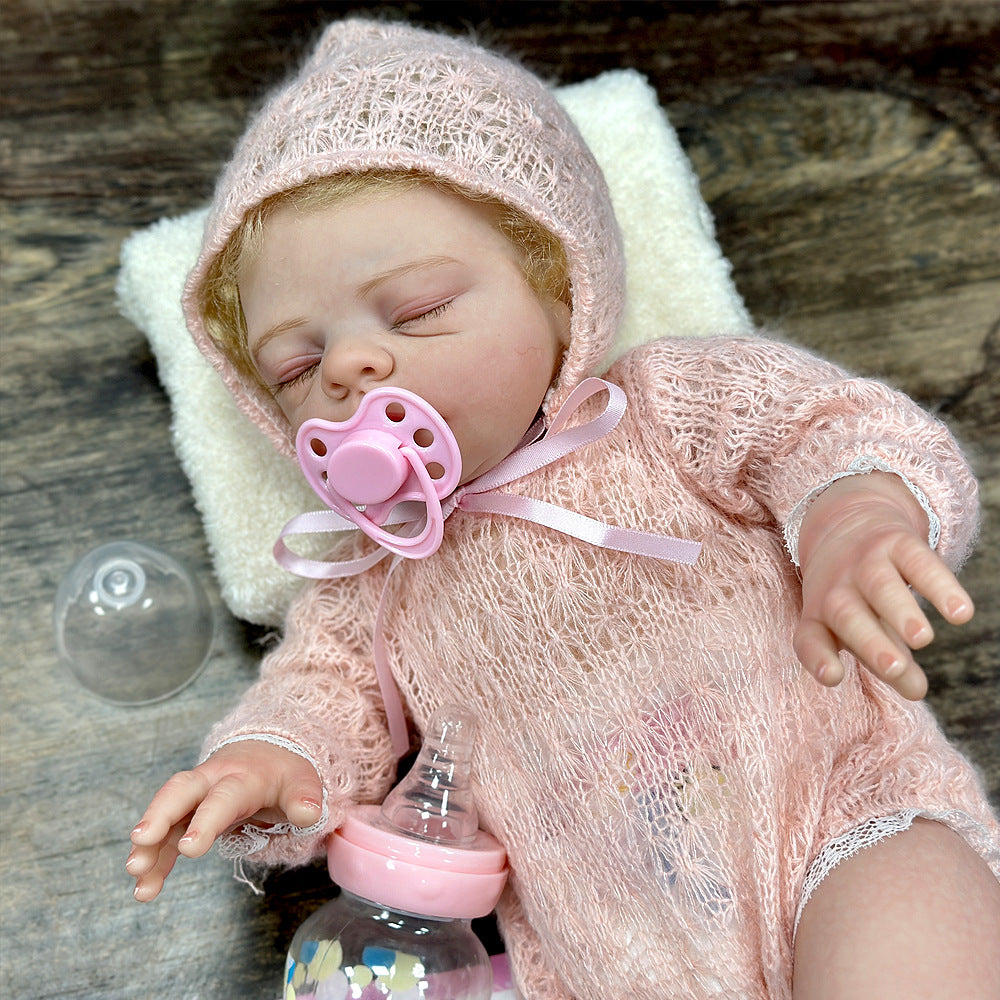 Muñeca coleccionable de cuerpo de tela de 17 pulgadas con aspecto realista, conjunto con estampado animal y gorro a juego, juguete compañero para todas las edades, para jugar y exhibir
