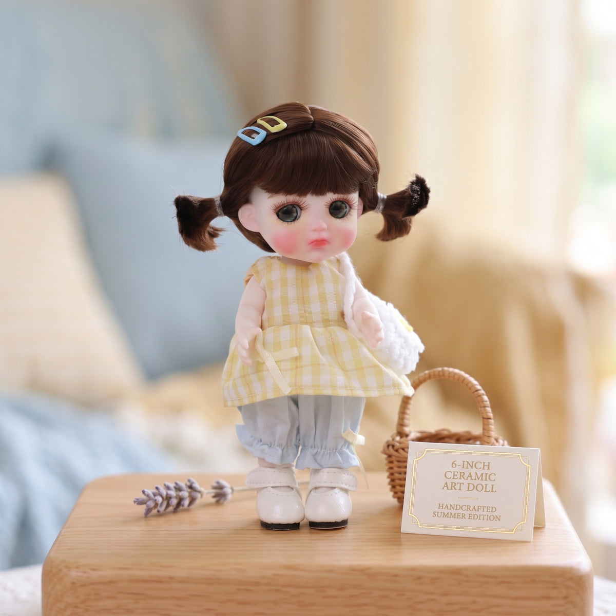 Mini muñeca de 6 pulgadas con cuerpo de cerámica, coletas adorables y traje de cuadros vichy amarillo, decoración de escritorio coleccionable, regalo