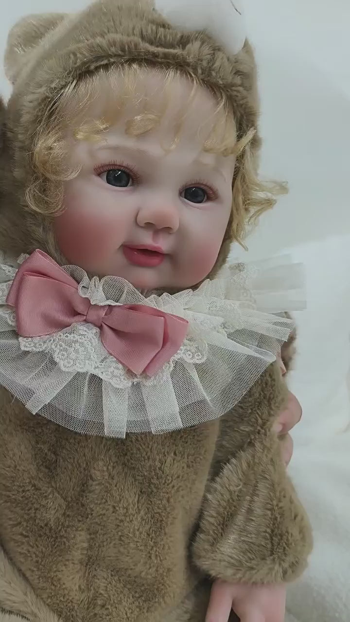 Muñeca bebé de vinilo realista de 28 pulgadas/70 cm con traje de oso de peluche marrón – Coleccionable pintado a mano con ojos acrílicos azules