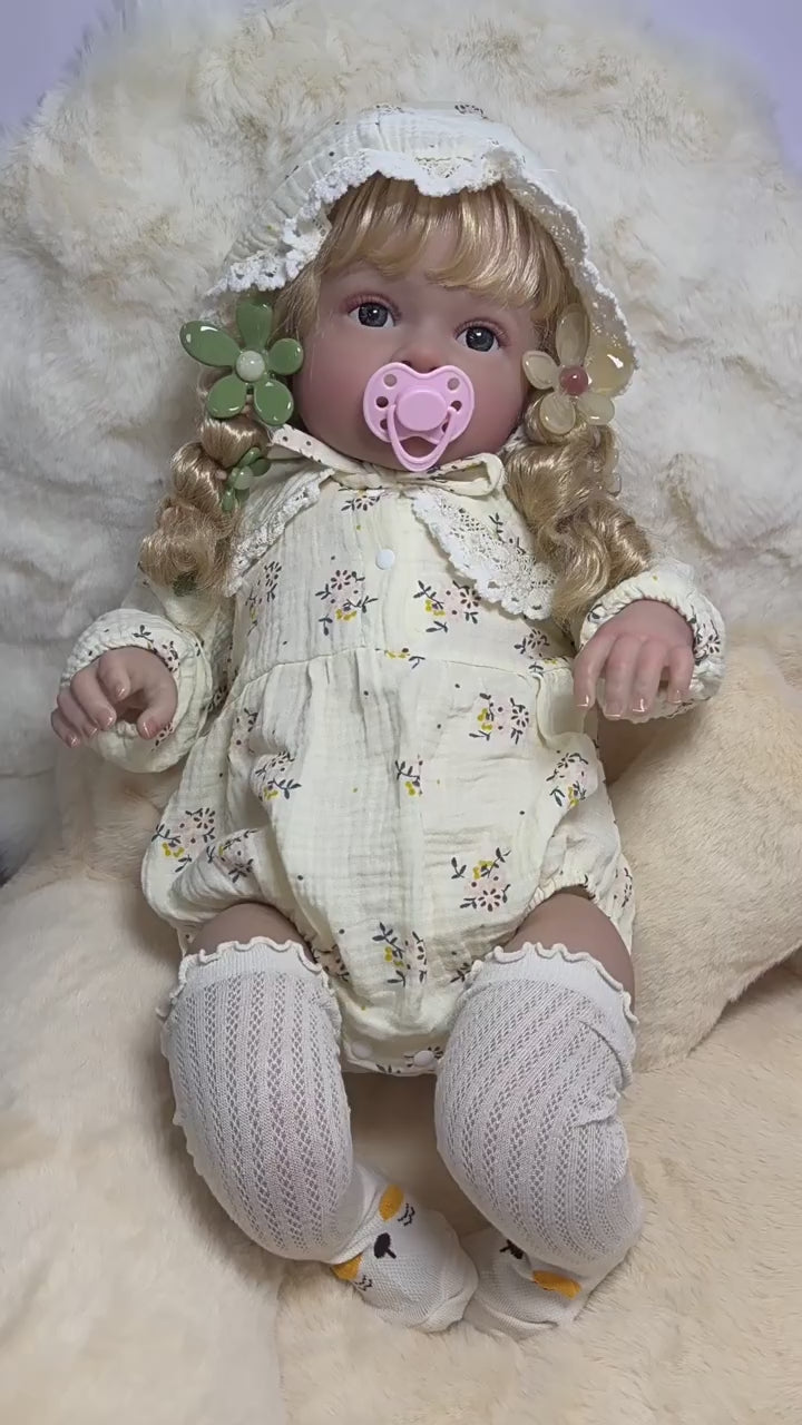 Muñeca de 24 pulgadas de aspecto realista con cuerpo de tela, una cálida compañera de juegos para niños y adultos amantes de las muñecas para momentos especiales de regalo